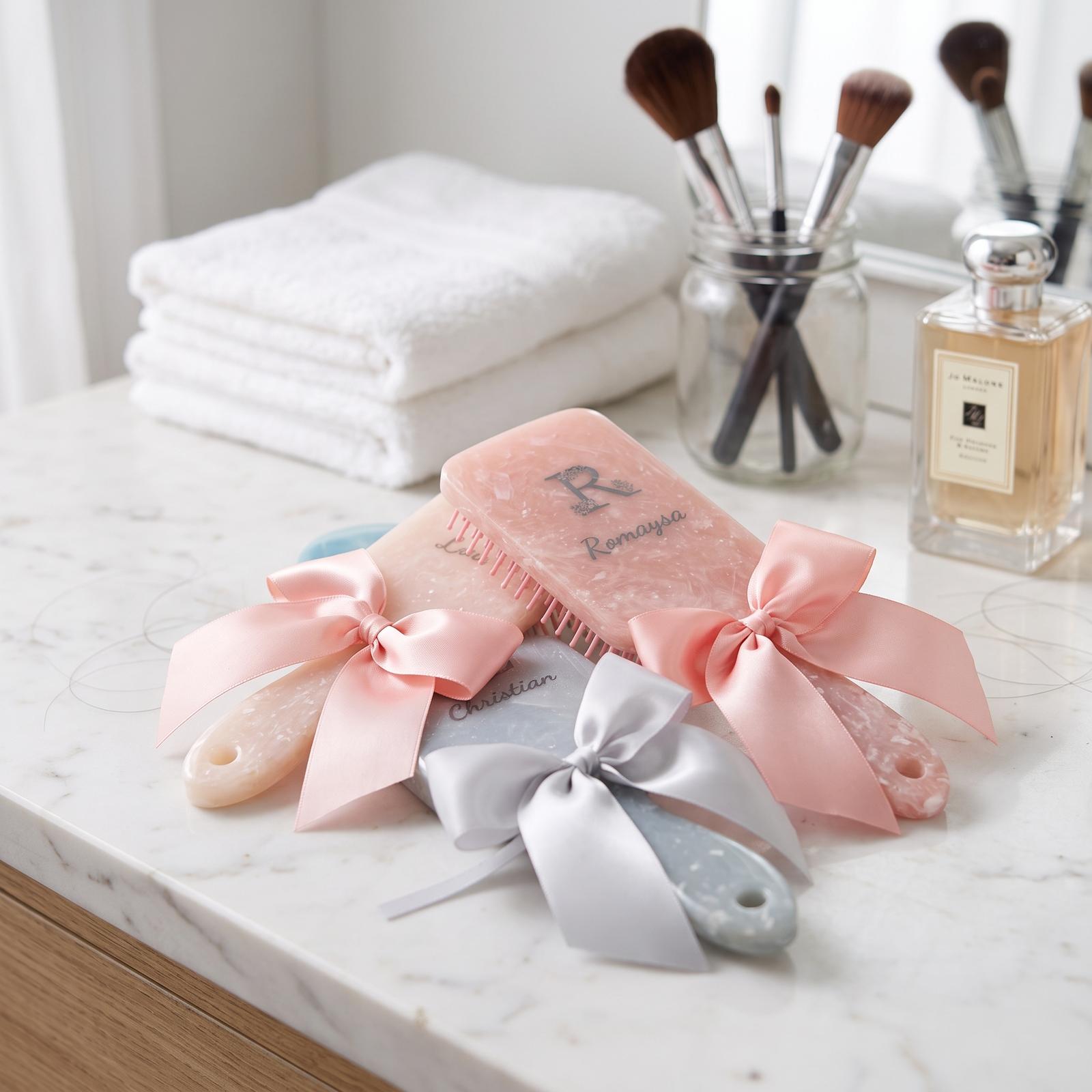 Brosse-a-coussin-dair-avec-nud-satin-ambiance-9182