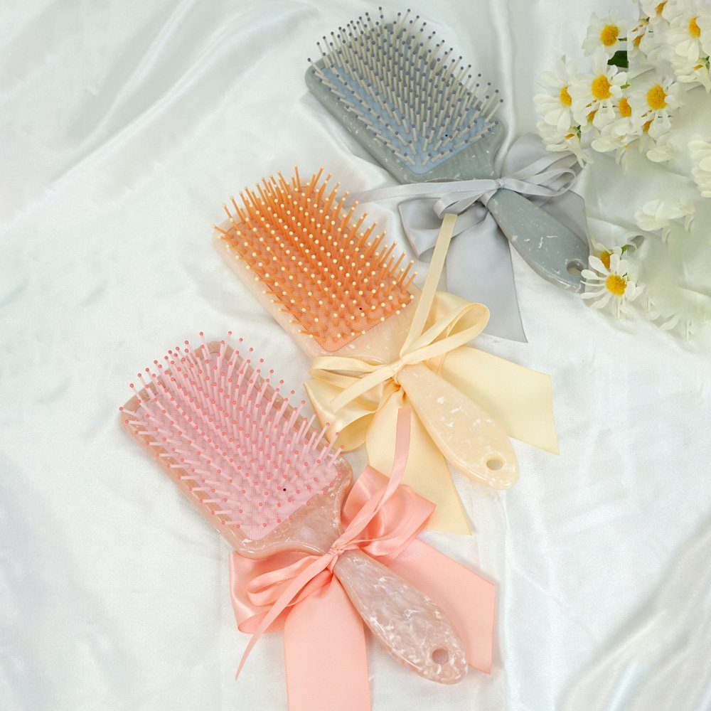 Brosse-a-coussin-dair-avec-nud-satin-picture-1