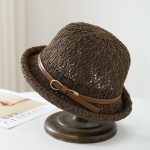 Chapeau-cloche-ajoure-bord-roulotte-picture-5