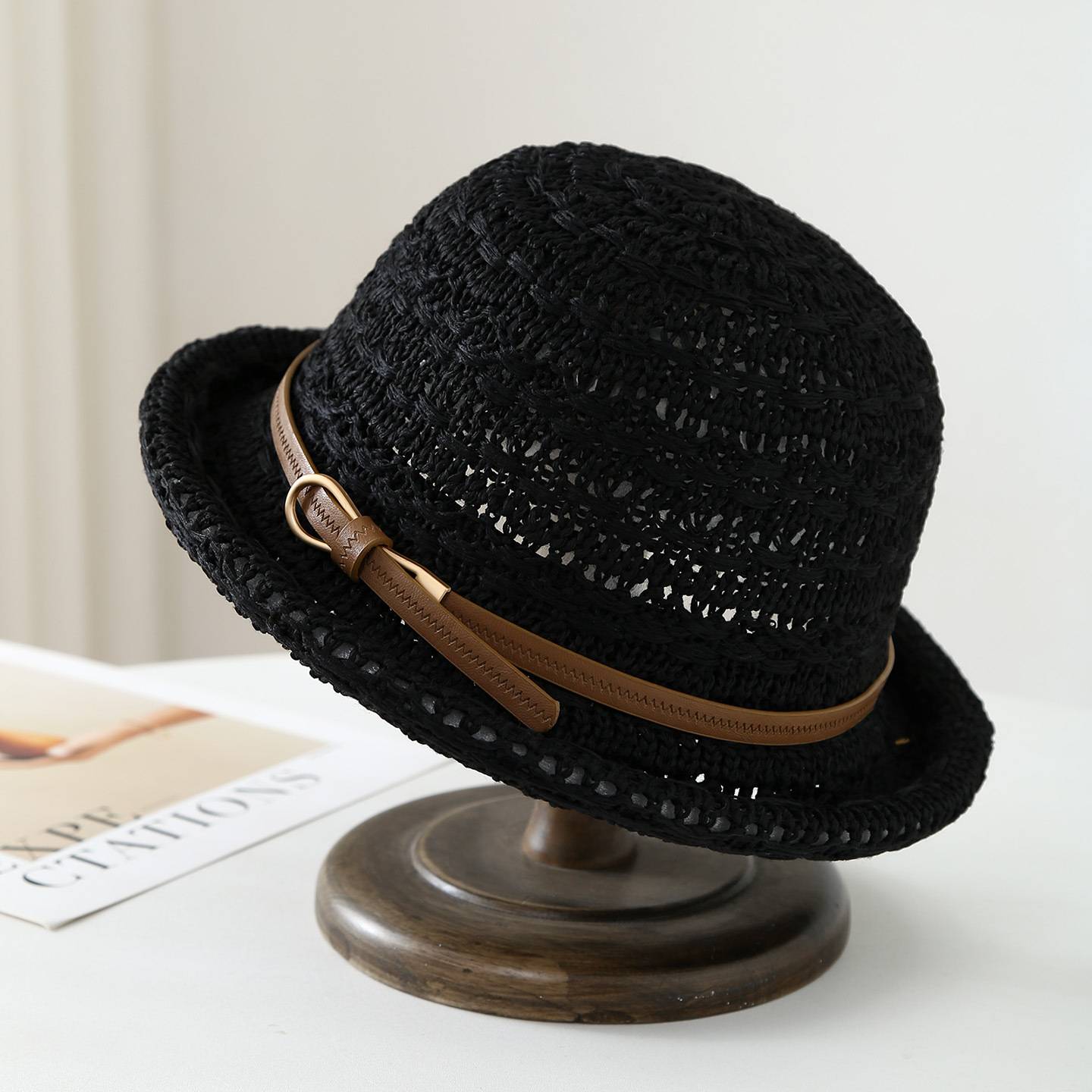 Chapeau-cloche-ajoure-bord-roulotte-picture-6