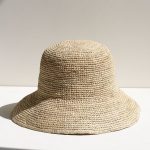 Chapeau-cloche-en-raphia-crochete-picture-1