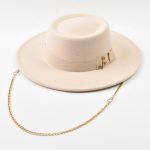 Chapeau-femme-a-chaine-doree-picture-2