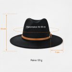 Musta fedora-hattu konjakinruskealla vyöllä, päänympärys 56-58 cm ja paino 121 g